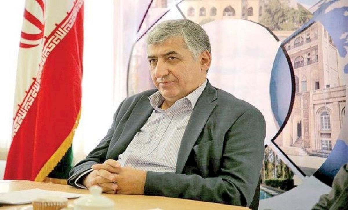 رئیسی می‌گوید باید سفر ارزان شود، از طرف دیگر 10 یورو هزینه سفر را افزایش می‌دهند!؛ این بازی با افکار عمومی است