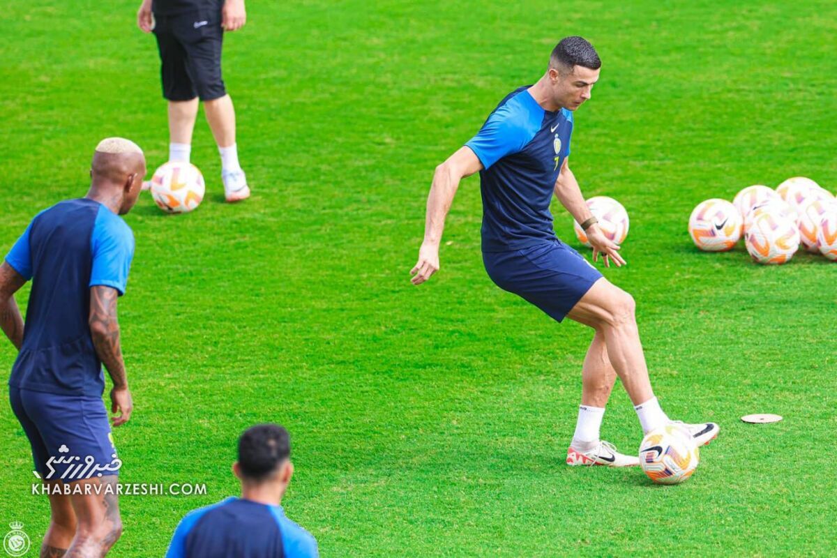 عکس| رونالدو برای بازی با پرسپولیس استارت زد؛ کابوس سرخپوشان در تمرینات النصر عکس| رونالدو برای بازی با پرسپولیس استارت زد؛ کابوس سرخپوشان در تمرینات النصر