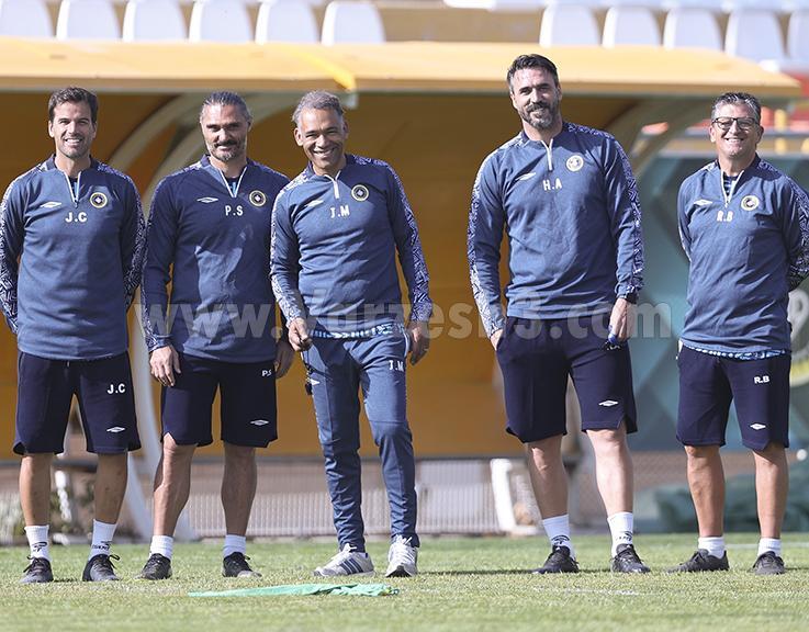 عکس| شادترین و ویژهترین کادر فنی فوتبال ایران ! عکس| شادترین و ویژهترین کادر فنی فوتبال ایران !