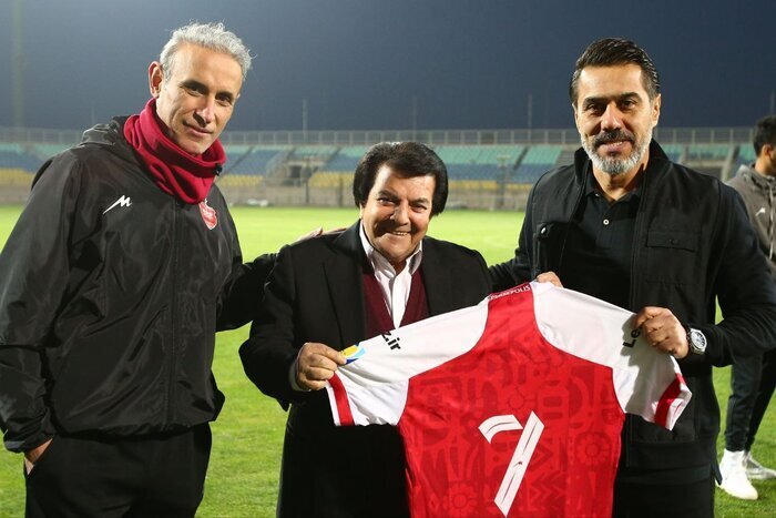 عکس| عباس قادری؛ میهمان ویژه تمرین پرسپولیس در آستانه شهرآورد