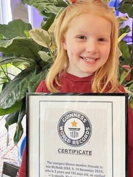 عکس| کوچکترین عضو انجمن بین‌المللی تیزهوشان!