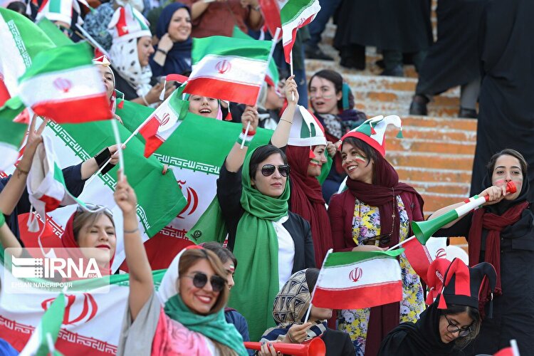 تصاویر| حضور زنان در دربی ۱۰۲ تهران