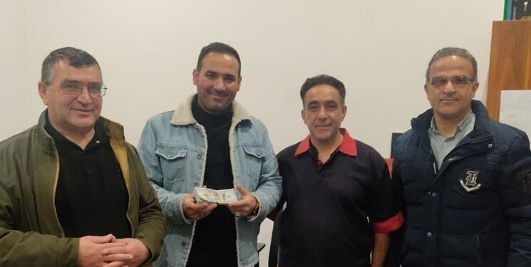 اپراتور پمپ بنزین بسته ۱۰ هزار دلاری را به گردشگر خارجی بازگرداند اپراتور پمپ بنزین بسته ۱۰ هزار دلاری را به گردشگر خارجی بازگرداند