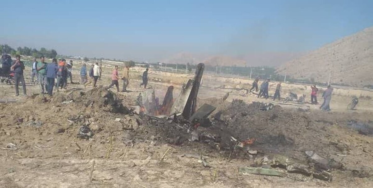 سقوط جنگنده سوخو ۲۲ سپاه ‌به علت نقص فنی در کازرون+فیلم