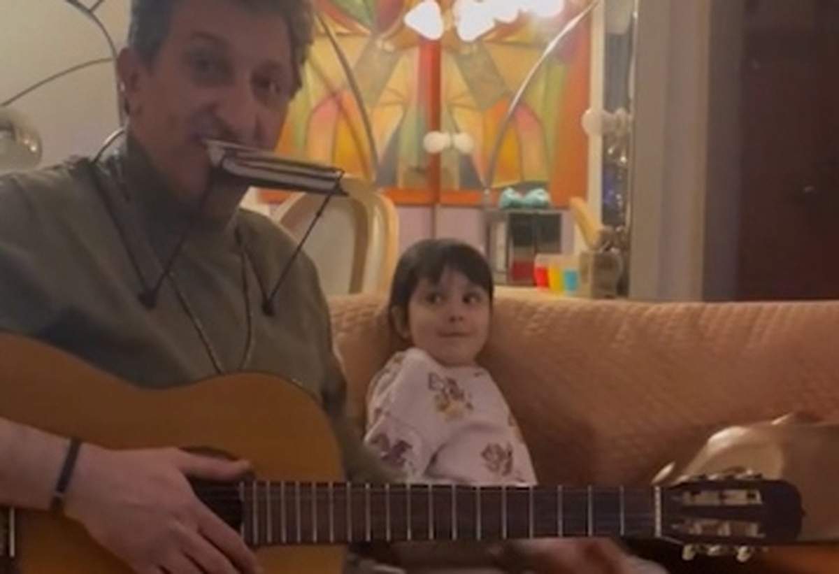 فیلم| هم‌نوازی دختر مهران غفوریان با یوسف صیادی؛ ترکیب گیتار، هنگ‌درام و ساز دهنی