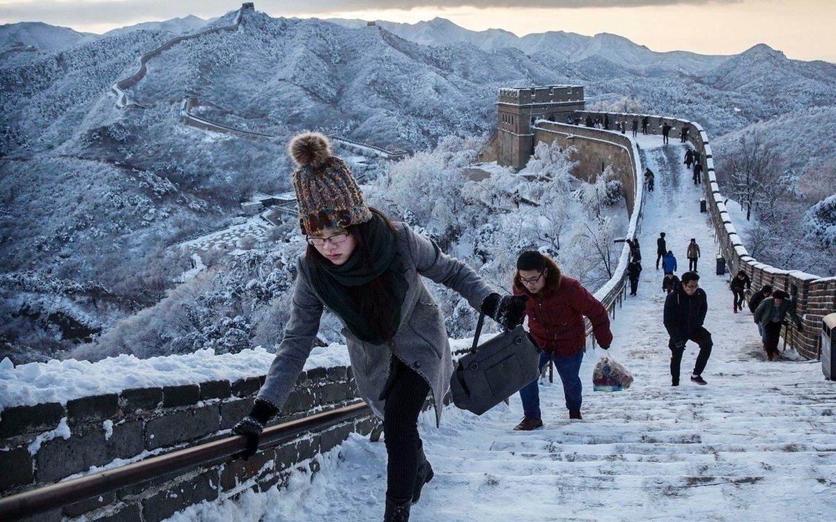 فیلم| بازدید از دیوار چین هنگام بارش برف