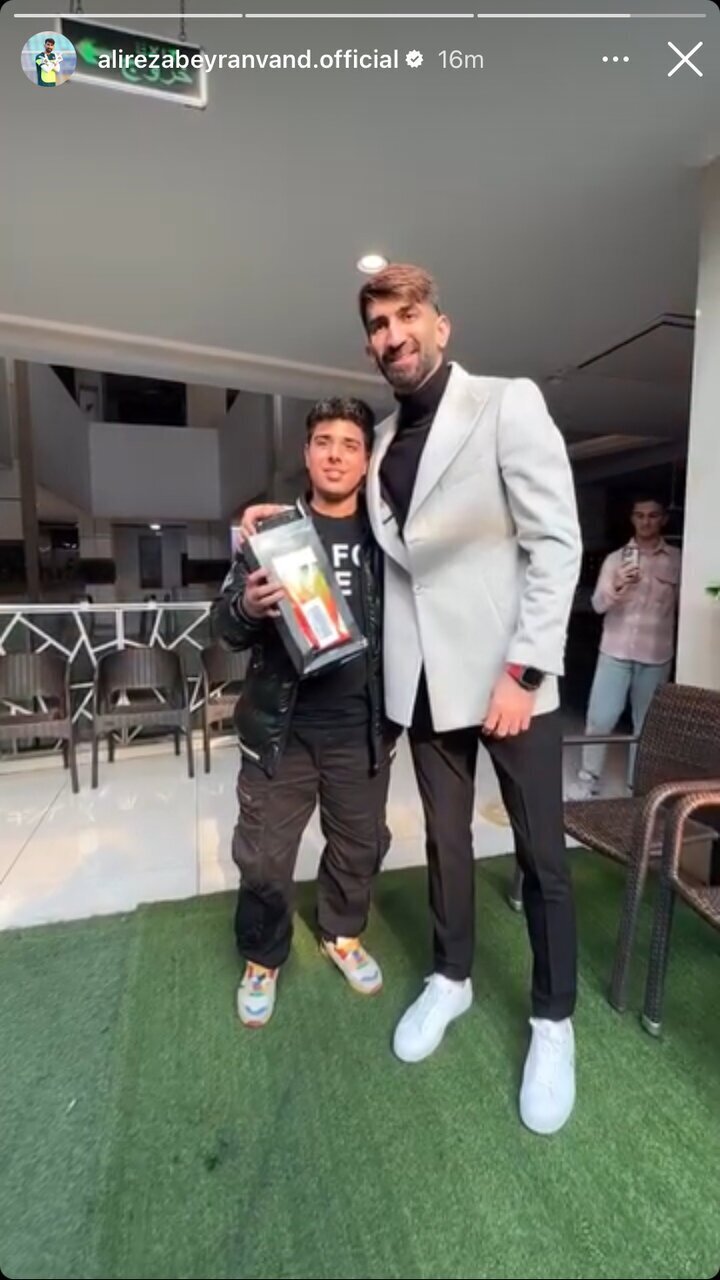 عکس| بیرانوند آرزوی این هوادار برآورده کرد عکس| بیرانوند آرزوی این هوادار برآورده کرد