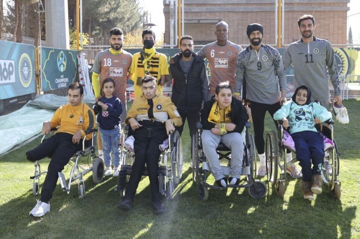 عکس| میهمانان ویژه در تمرین سپاهان عکس| میهمانان ویژه در تمرین سپاهان