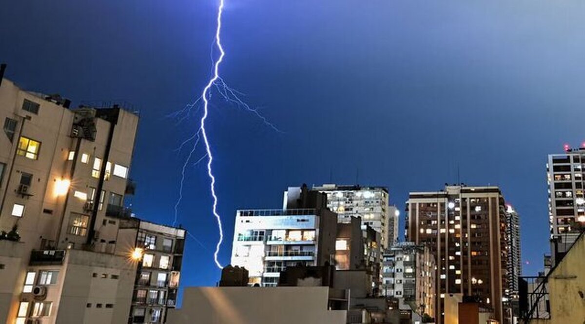 ۱۳ نفر بر اثر طوفان در آرژانتین جان باختند