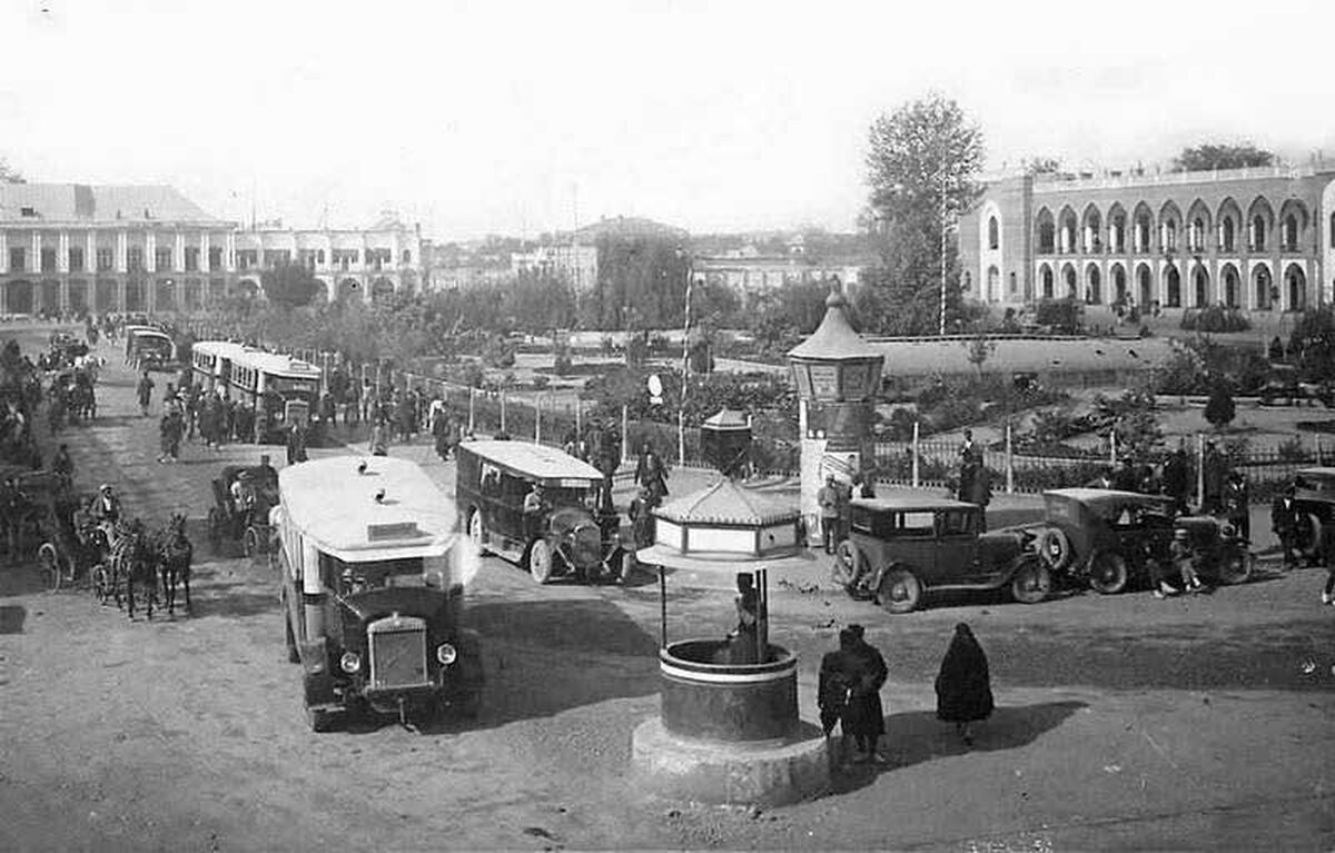 عکس| تصویری نایاب از میدان توپخانه؛ ۷۷ سال قبل