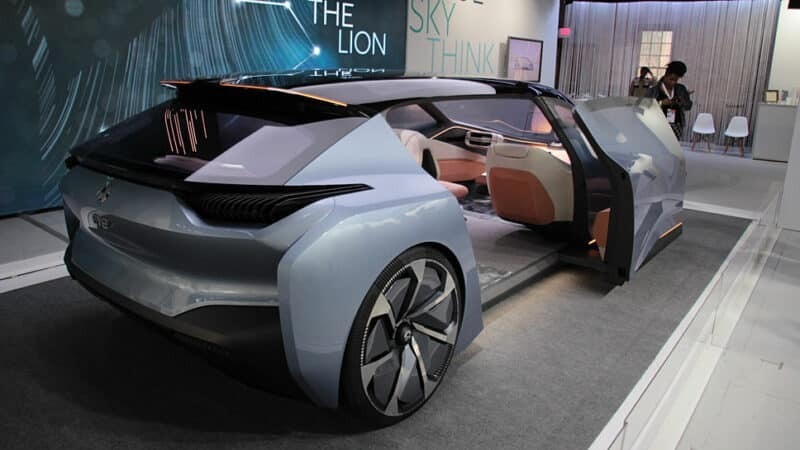 عکس| نیو چین، بازار خودروهای لوکس را به لرزه میاندازد! عکس| نیو چین، بازار خودروهای لوکس را به لرزه میاندازد!