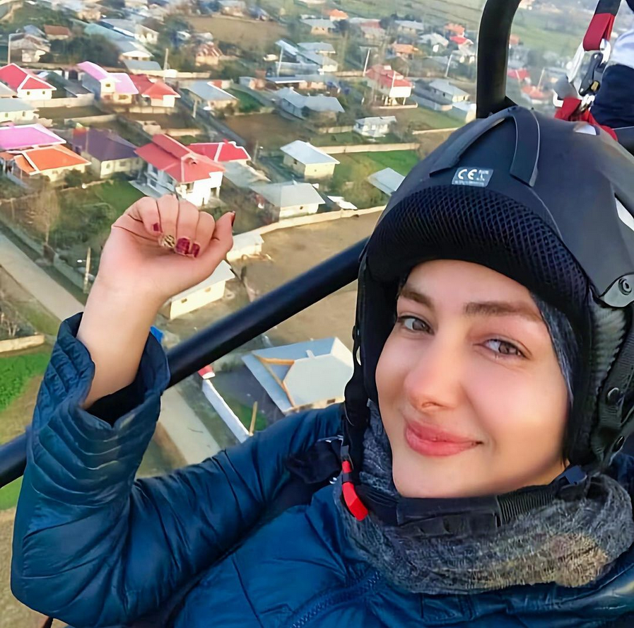 عکس | تصویری از هانیه توسلی در آسمان عکس | تصویری از هانیه توسلی در آسمان