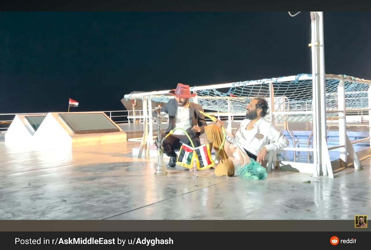 عکس| قلیان‌کشی یمنی‌ها روی کشتی توقیف‌شده اسرائیلی