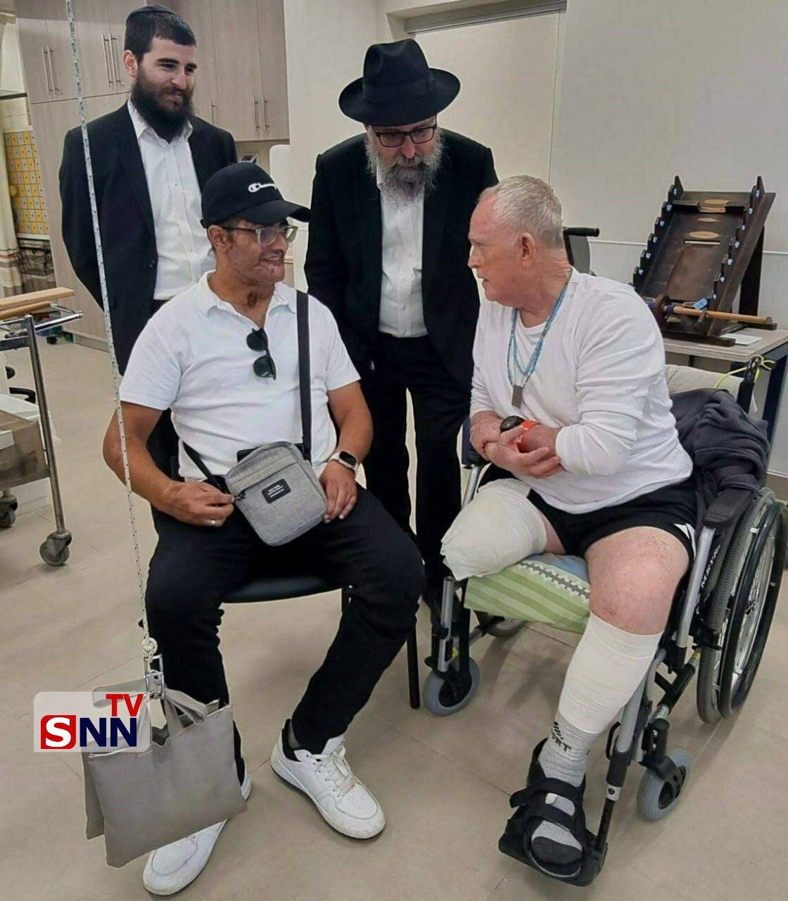 عکس| فرمانده زرهی ارتش اسراییل روی صندلی چرخ‌دار بعد از قطع شدن پایش در جنگ غزه