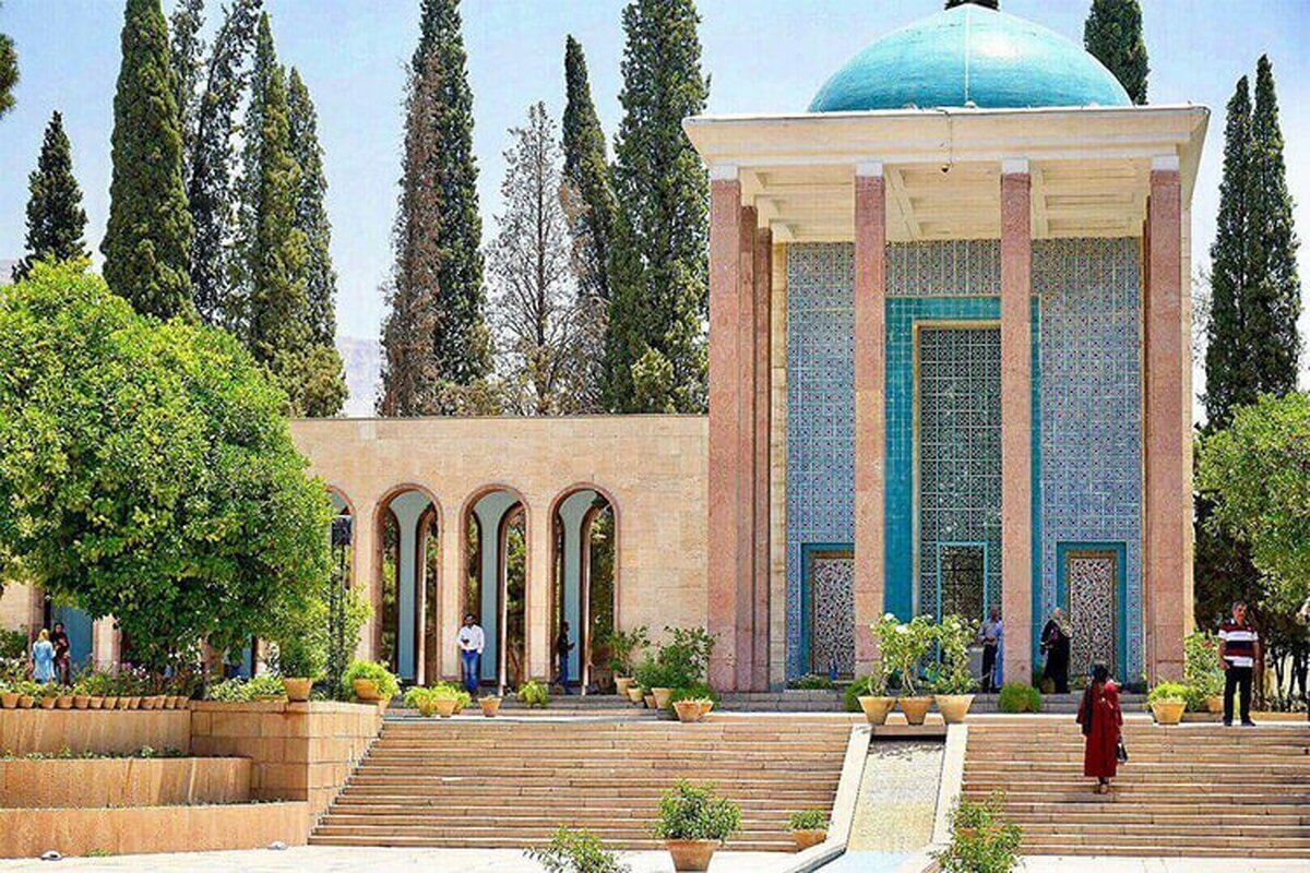 عکس| آتش سوزی در آرامگاه سعدی