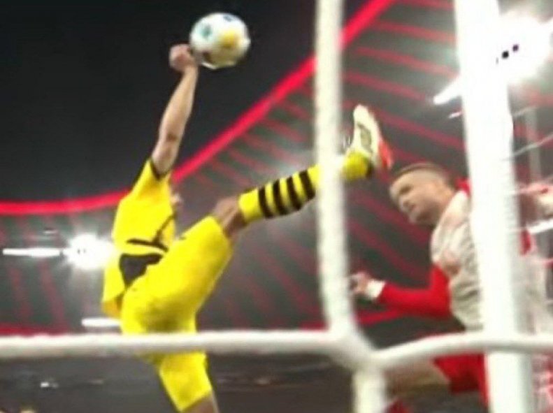 عکس| دفاعیه داور درکلاسیکر درباره صحنه جنجالی عکس| دفاعیه داور درکلاسیکر درباره صحنه جنجالی