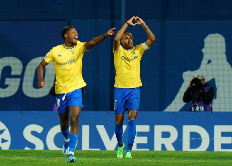 عکس| گزینه پرسپولیس برای طارمی قلب فرستاد! عکس| گزینه پرسپولیس برای طارمی قلب فرستاد!