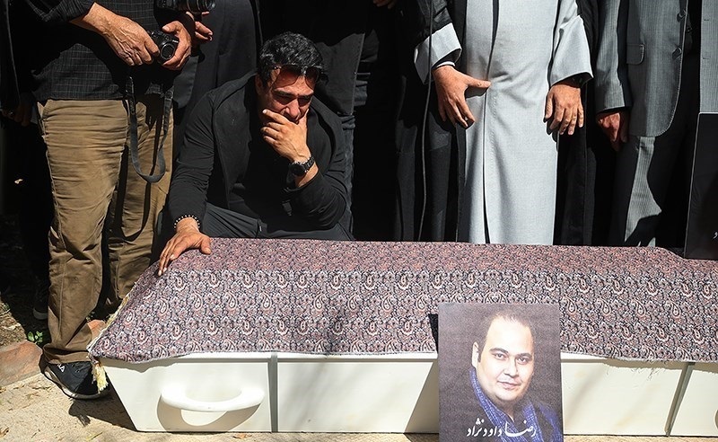 عکس| چهره بهت‌زده یوسف تیموری بر پیکر رضا داودنژاد