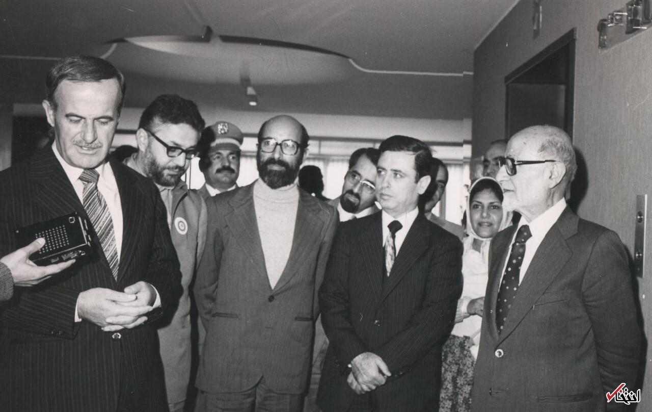 عکس| دولت موقت در کنار پدر بشار اسد