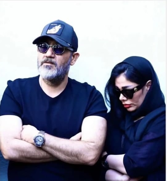 تصویری از حضور مهران غفوریان و همسرش در مراسم تشییع زنده‌یاد رضا داودنژاد