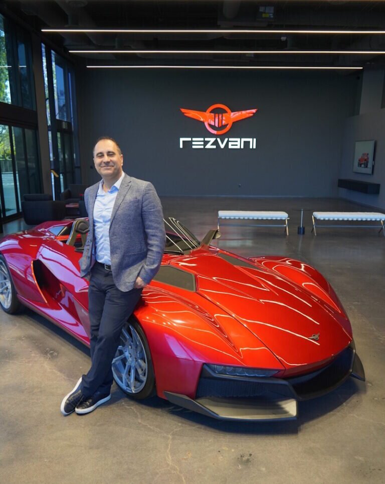 فیلم| طراح ایرانی خودروهای میلیون دلاری در آمریکا فیلم| طراح ایرانی خودروهای میلیون دلاری در آمریکا