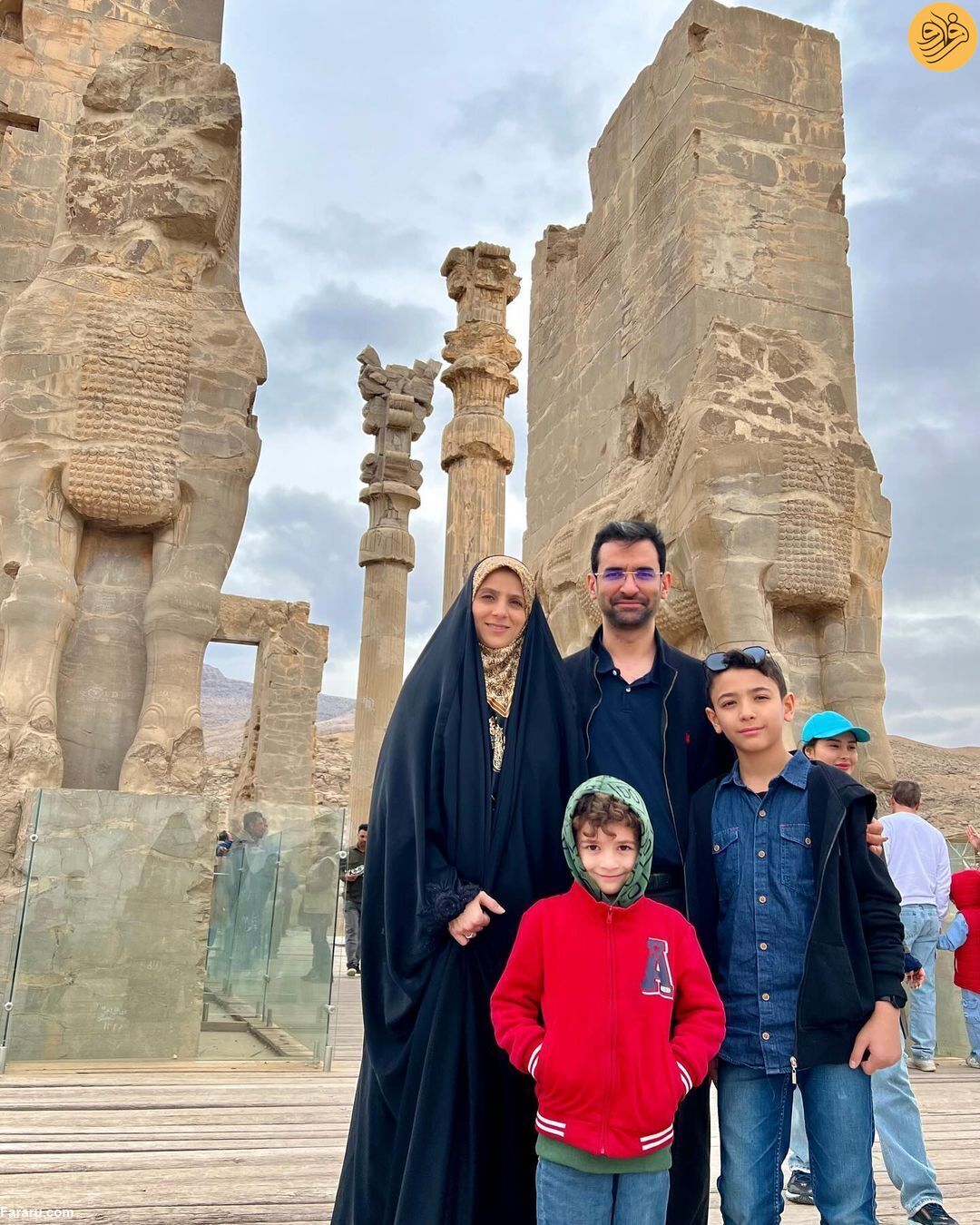 عکس| آذری جهرمی با همسر و فرزندانش در سفر