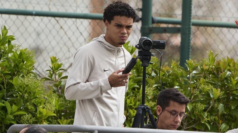 عکس| اقدام جنجالی بارسلونا علیه پسر رونالدینیو عکس| اقدام جنجالی بارسلونا علیه پسر رونالدینیو