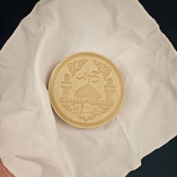 هدیه رهبر انقلاب به یک مداح در نماز عید فطر