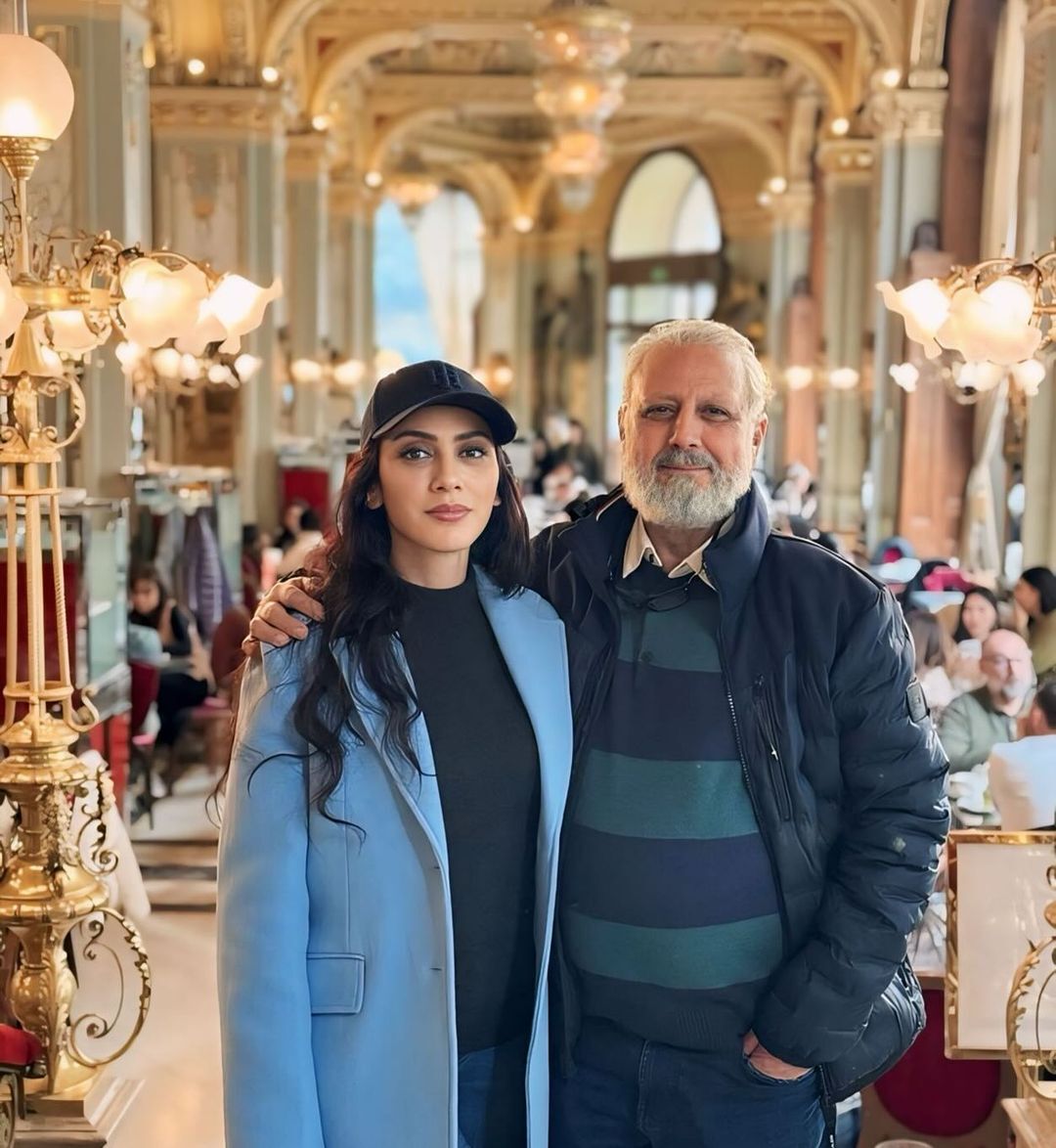 عکس | عاشقانههای مونا فرجاد و پدرش وایرال شد عکس | عاشقانههای مونا فرجاد و پدرش وایرال شد