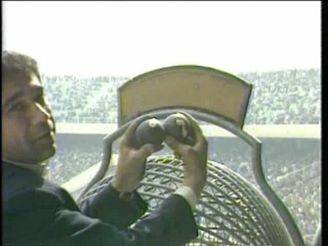 عکس| قرعه کشی جنجالی بلیط ژاپن در سال ۷۰ عکس| قرعه کشی جنجالی بلیط ژاپن در سال ۷۰