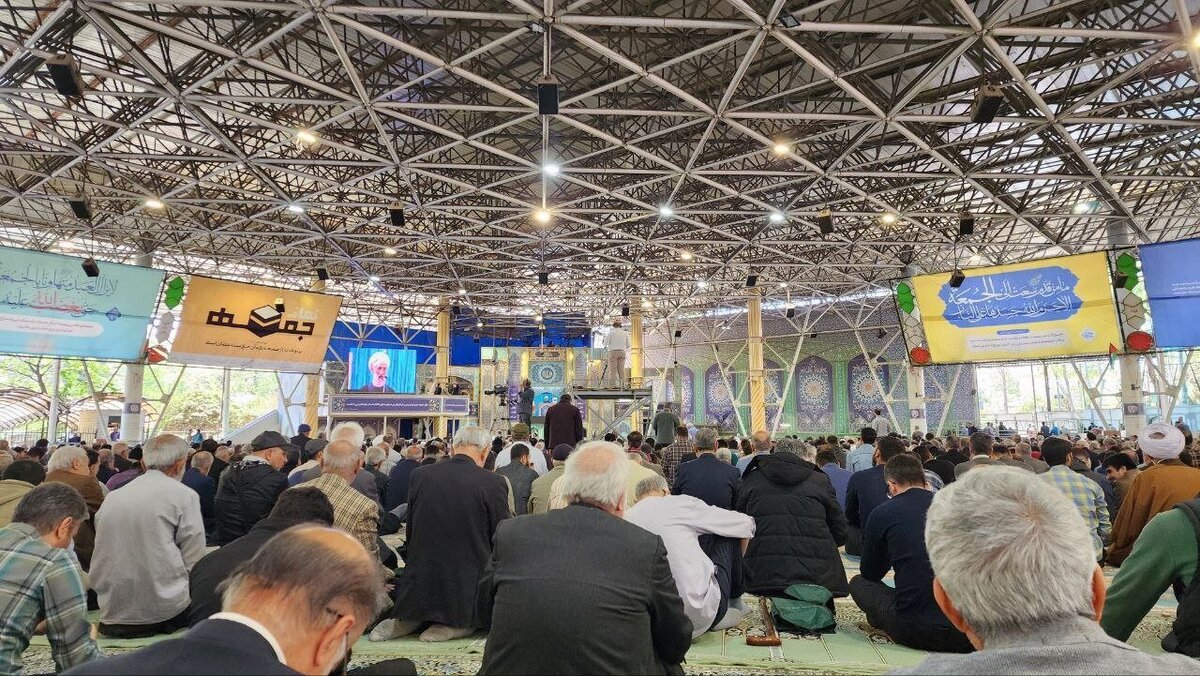 کیهان: عکس‌های خلوت بودن نماز جمعه کاظم صدیقی، مربوط به ساعاتی قبل از نماز است!