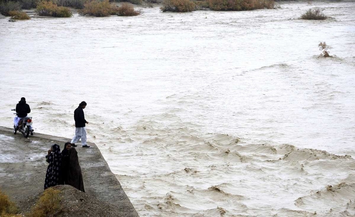 سیلاب جان ۳ نفر را در مسیر خاش - ایرانشهر گرفت