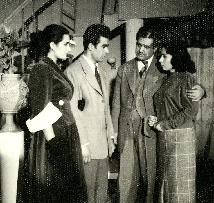 عکس/ژاله علو کنار دلکش و ناصر ملکمطیعی عکس/ژاله علو کنار دلکش و ناصر ملکمطیعی