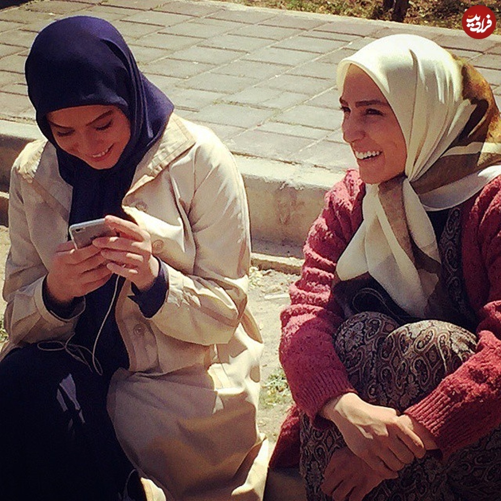 عکس/ سوگل طهماسبی و مهراوه شریفی نیا در پشت صحنه سریال کیمیا