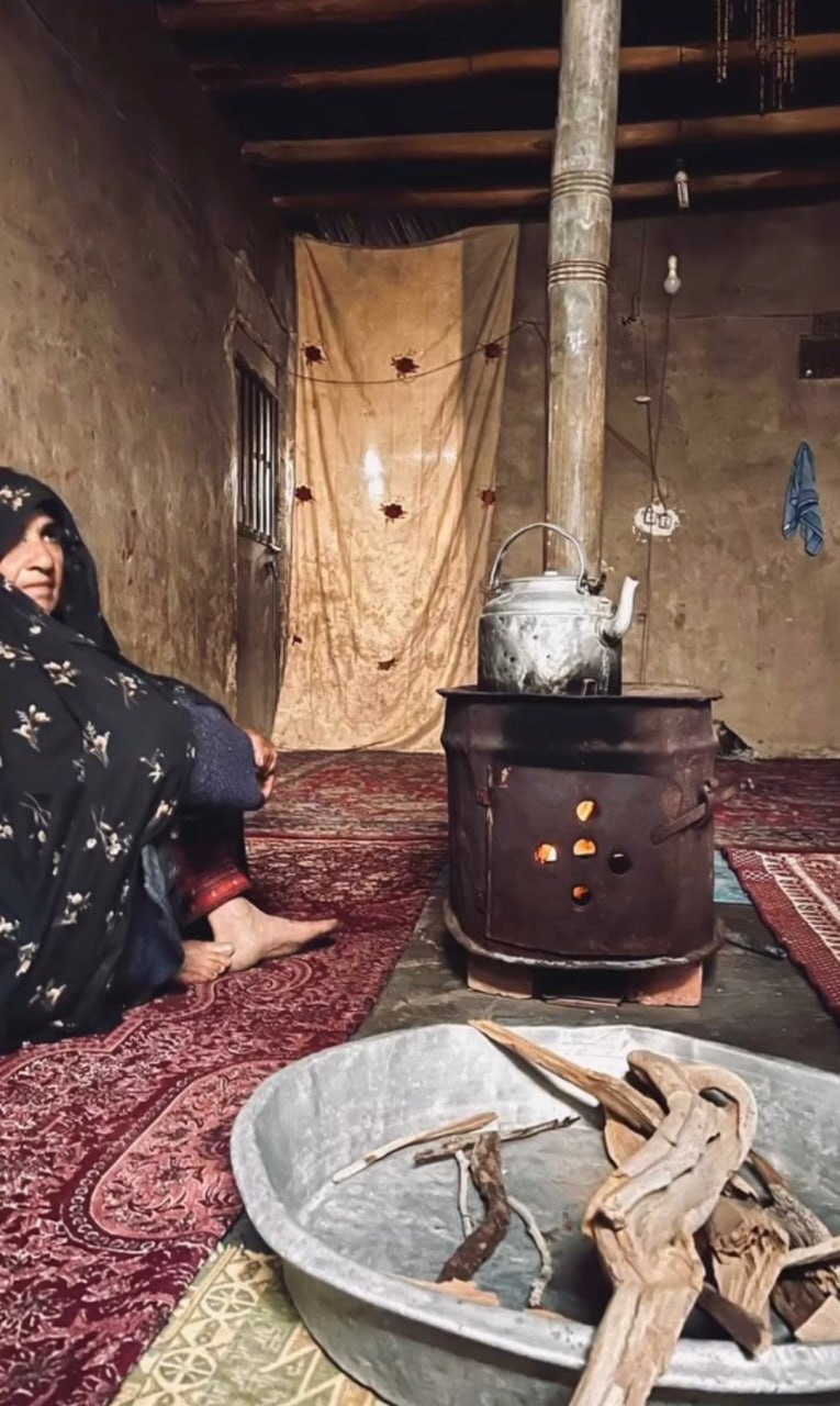 عکس/ کمک رسول خادم به روستانشینان زاهدان؛ این افراد شناسنامه هم ندارند!