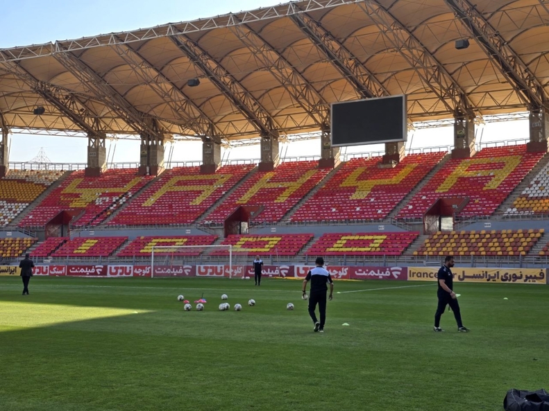 عکس/ طرح ویژه هواداران فولاد روی سکوها عکس/ طرح ویژه هواداران فولاد روی سکوها