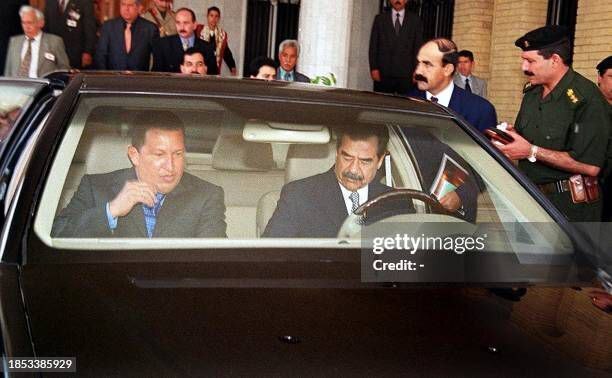 عکس/ سال ۲۰۰۰؛ چاوز در خودروی صدام حسین در عراق