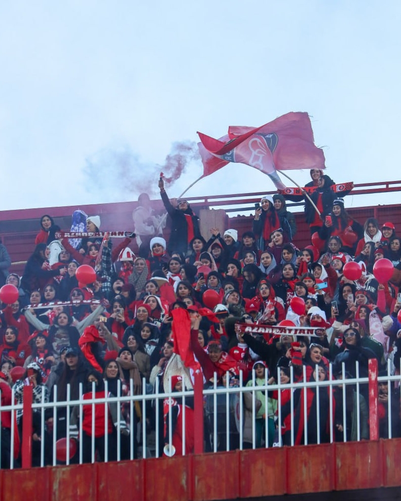 عکس/ زنان، همراه تراکتور در مسیر قهرمانی