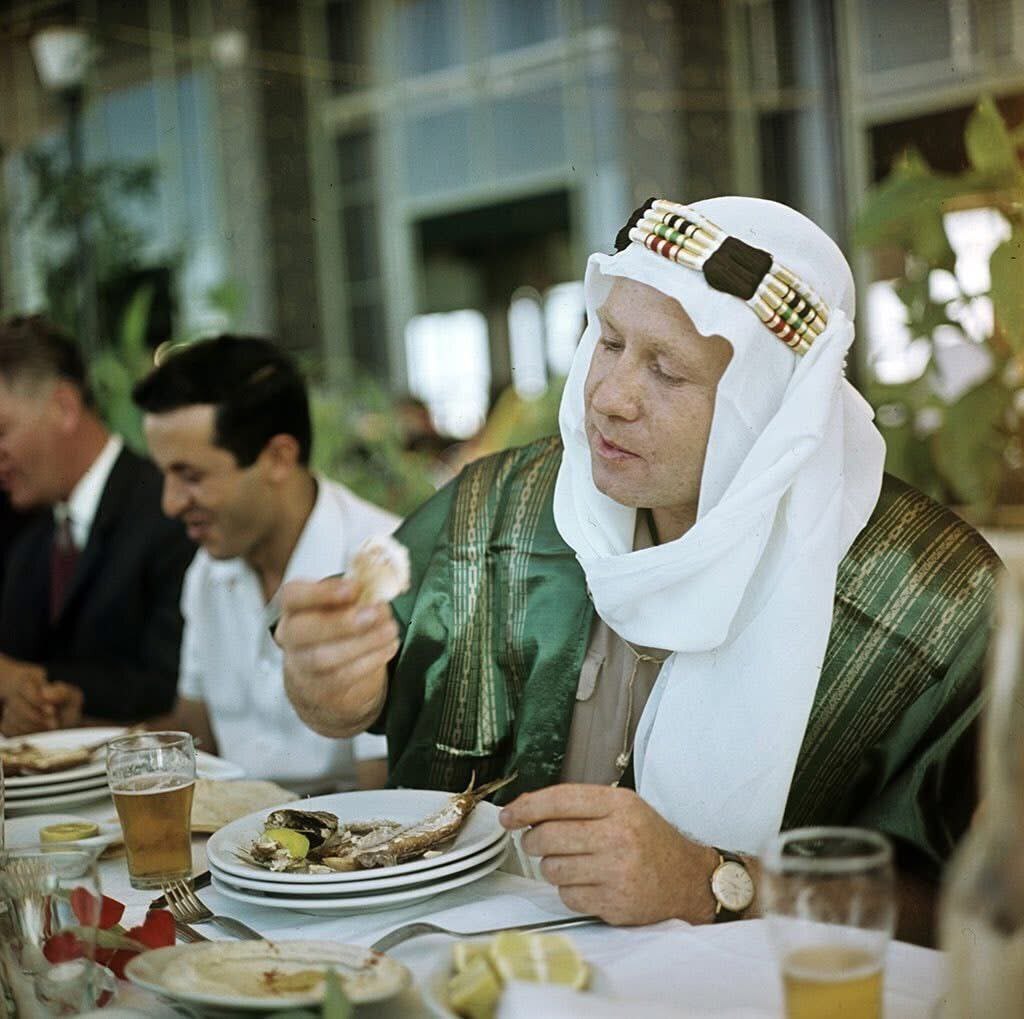 عکس/ فضانورد تاریخ ساز شوروی، در مراسمی به میزبانی شهردار شهر لاذقیه سوریه عکس/ فضانورد تاریخ ساز شوروی، در مراسمی به میزبانی شهردار شهر لاذقیه سوریه