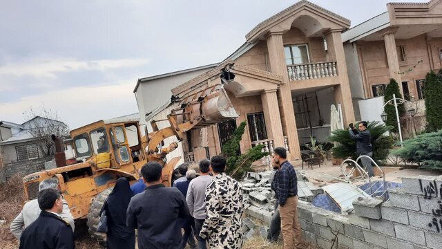 تخریب ویلاهای ۱۰۰ میلیاردی در آمل + عکس تخریب ویلاهای ۱۰۰ میلیاردی در آمل + عکس