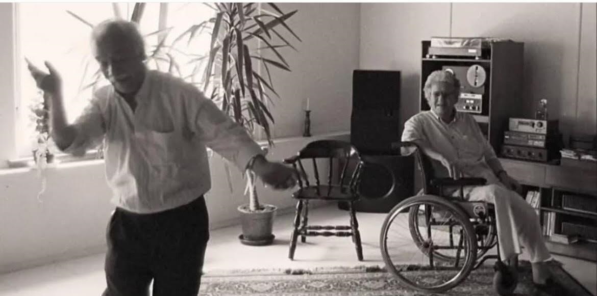 عکس/نصرت کریمی؛ بازیگر قدیمی سینما در کنار شاملو