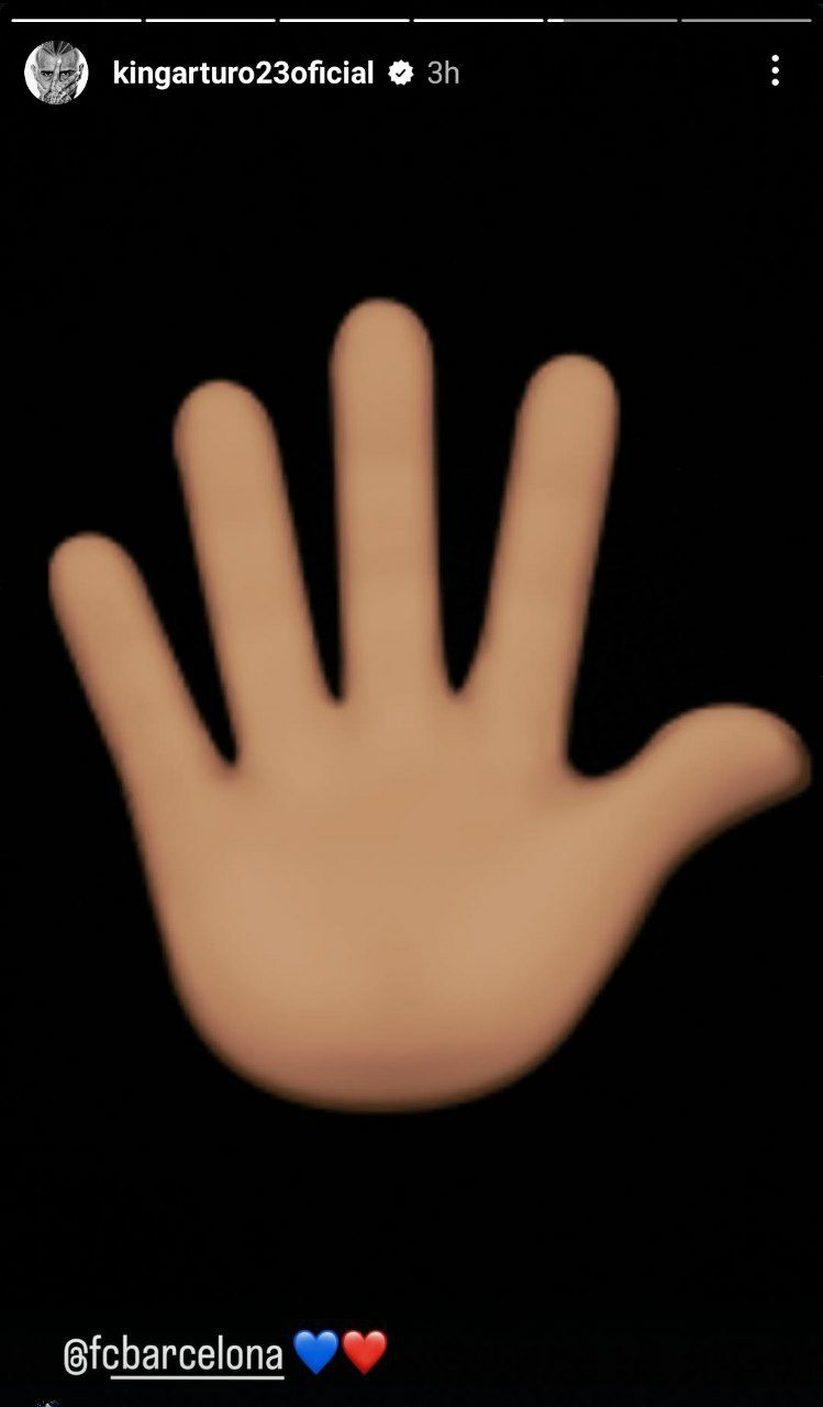 عکس/ استوری تمسخر آمیز ویدال پس اژ برد ۵ گله بارسلونا در الکلاسیکو عکس/ استوری تمسخر آمیز ویدال پس اژ برد ۵ گله بارسلونا در الکلاسیکو