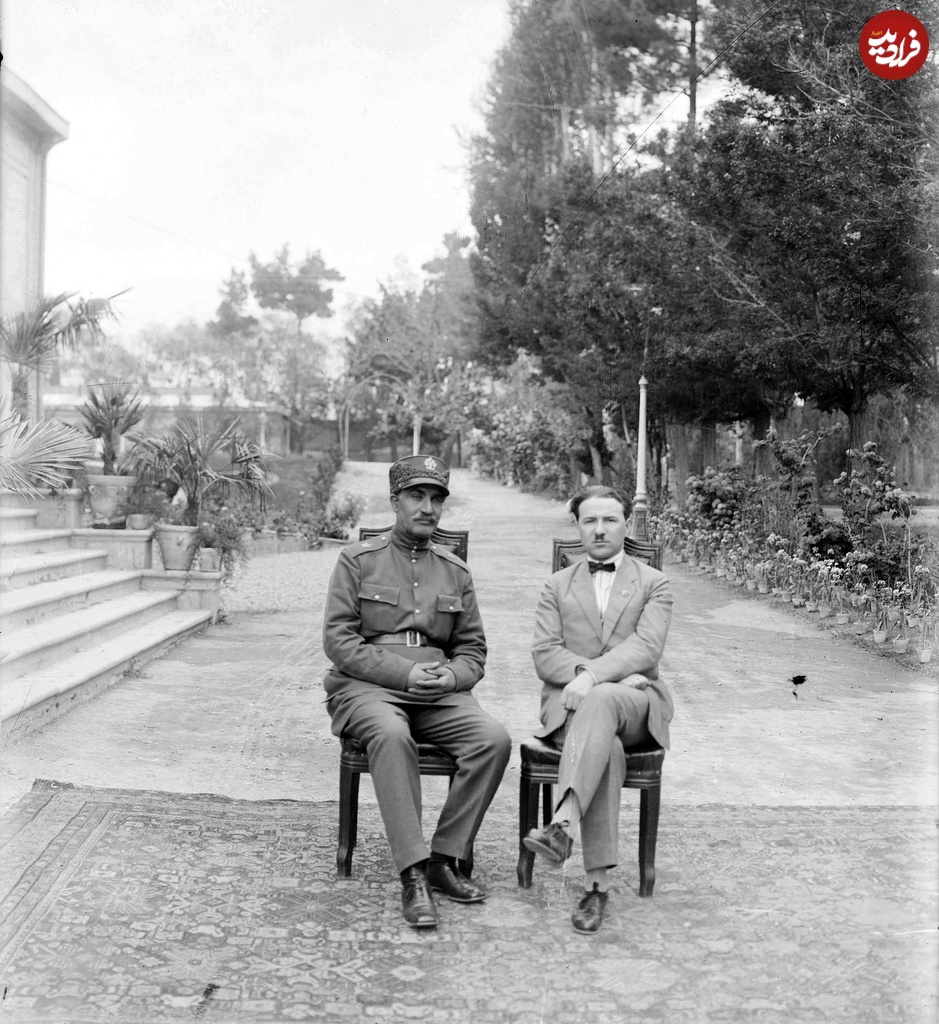 عکس/ «رضاخان» در دوران وزارت جنگ در کنار سفیر شوروی