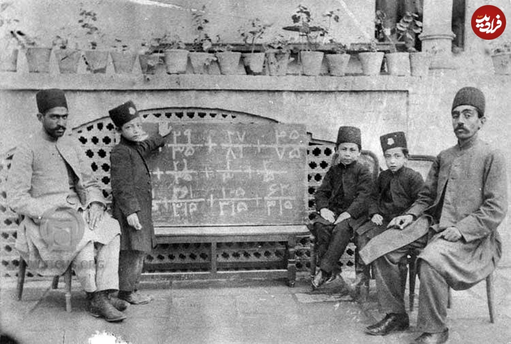 عکس/ کلاس ریاضی دبستان در دوران قاجار