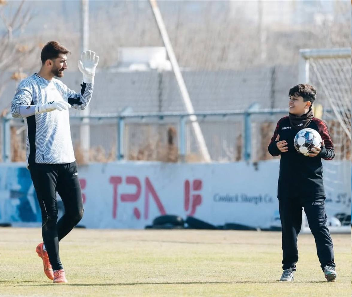 عکس/ تمرین پدر و پسری علیرضا بیرانوند در تراکتور