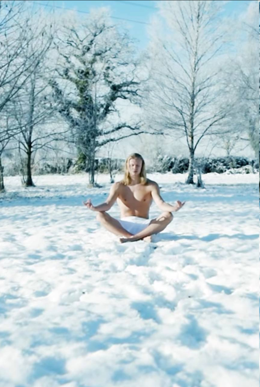 عکس/ ژست خاص بچه غول در سرمای زیر صفر عکس/ ژست خاص بچه غول در سرمای زیر صفر