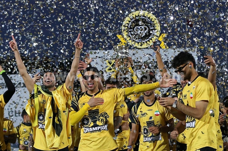 عکس/ رقص لیموچی پس از شکست پرسپولیس عکس/ رقص لیموچی پس از شکست پرسپولیس