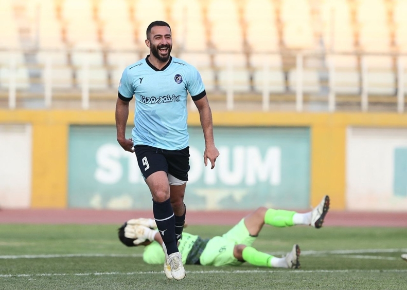 عکس/ بهترین گلزن ایران در لیگ برتر بازی نمیکند! عکس/ بهترین گلزن ایران در لیگ برتر بازی نمیکند!