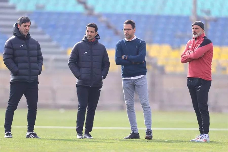 عکس/ مربیان پرسپولیس در انتظار سرمربی عکس/ مربیان پرسپولیس در انتظار سرمربی
