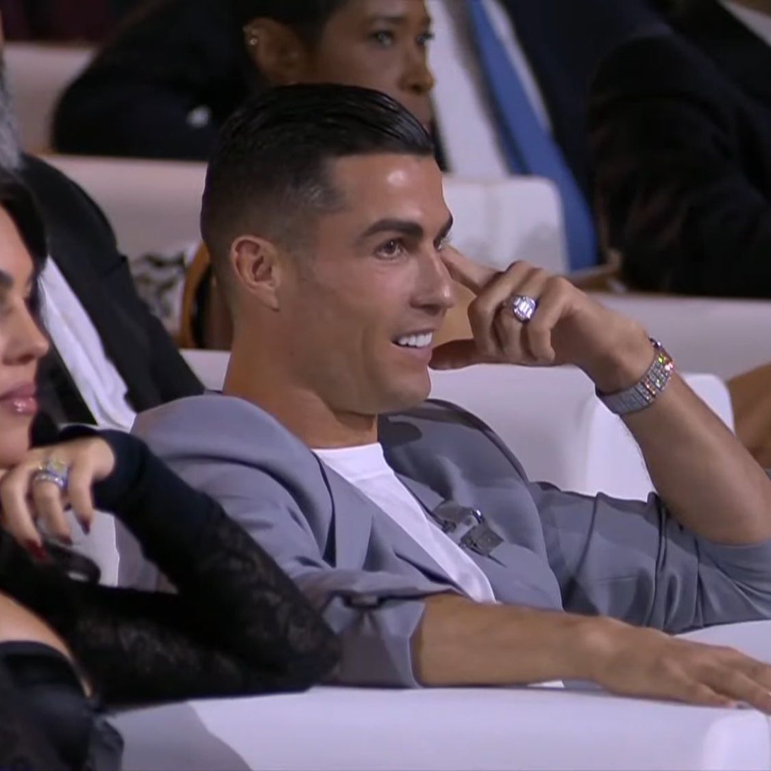 عکس/ واکنش رونالدو به جایزه بردن یامال در گلوب ساکر ۲۰۲۴ عکس/ واکنش رونالدو به جایزه بردن یامال در گلوب ساکر ۲۰۲۴